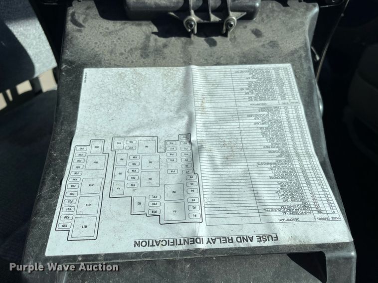 image for item DH8613 2010 Freightliner Cascadia 125  semi truck