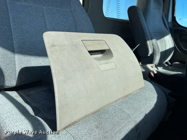 image for item DH8613 2010 Freightliner Cascadia 125  semi truck