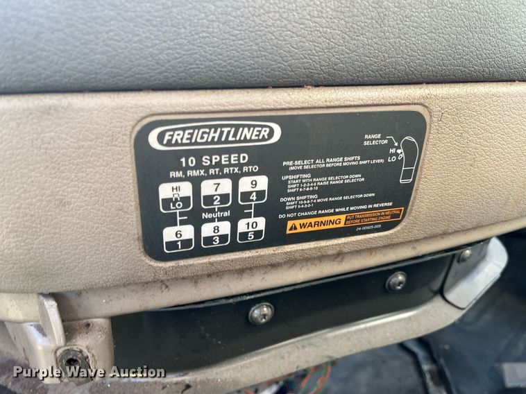 image for item DH8613 2010 Freightliner Cascadia 125  semi truck