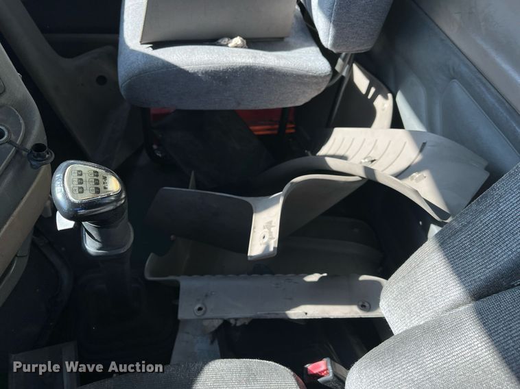 image for item DH8613 2010 Freightliner Cascadia 125  semi truck