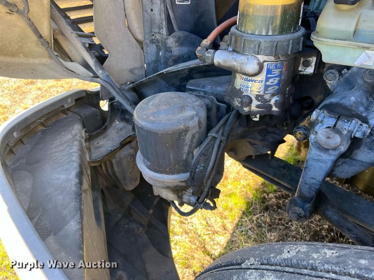 image for item DH8613 2010 Freightliner Cascadia 125  semi truck