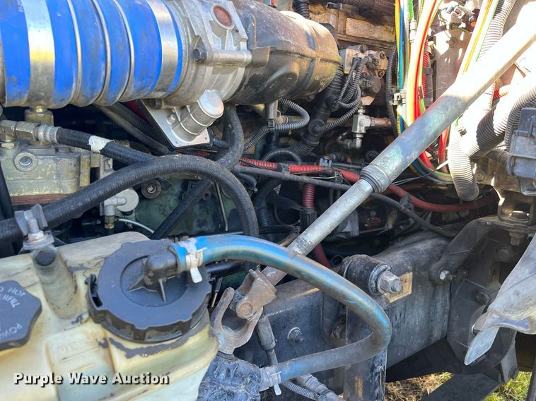 image for item DH8613 2010 Freightliner Cascadia 125  semi truck