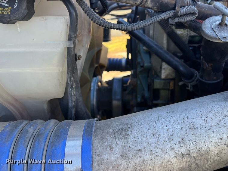 image for item DH8613 2010 Freightliner Cascadia 125  semi truck