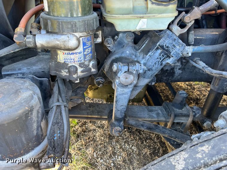 image for item DH8613 2010 Freightliner Cascadia 125  semi truck