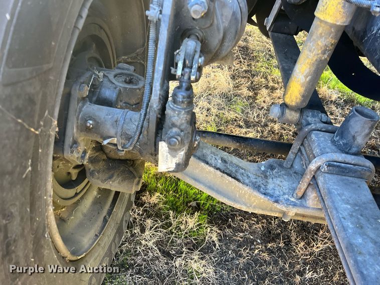 image for item DH8613 2010 Freightliner Cascadia 125  semi truck