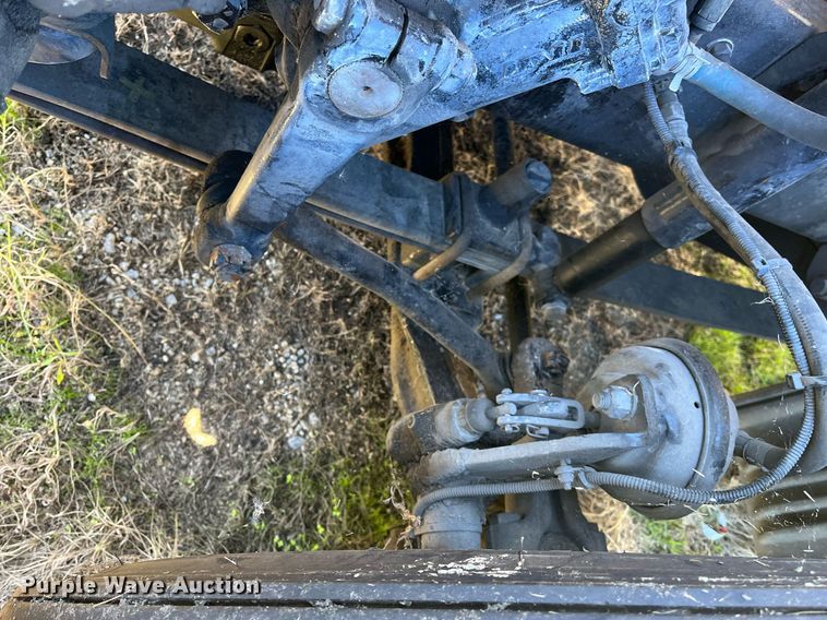 image for item DH8613 2010 Freightliner Cascadia 125  semi truck