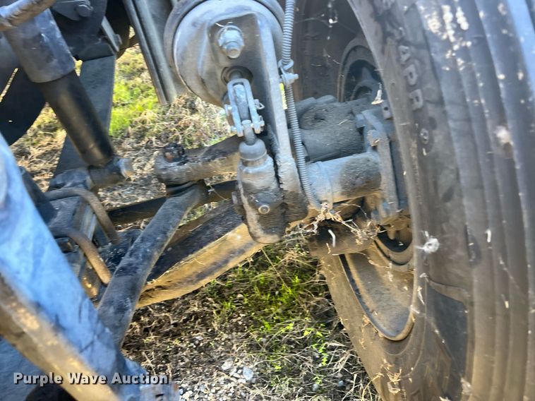 image for item DH8613 2010 Freightliner Cascadia 125  semi truck