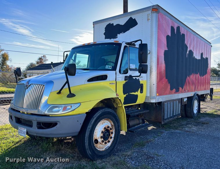 image for item DH8614 2011 International DuraStar 4300  refrigerated truck