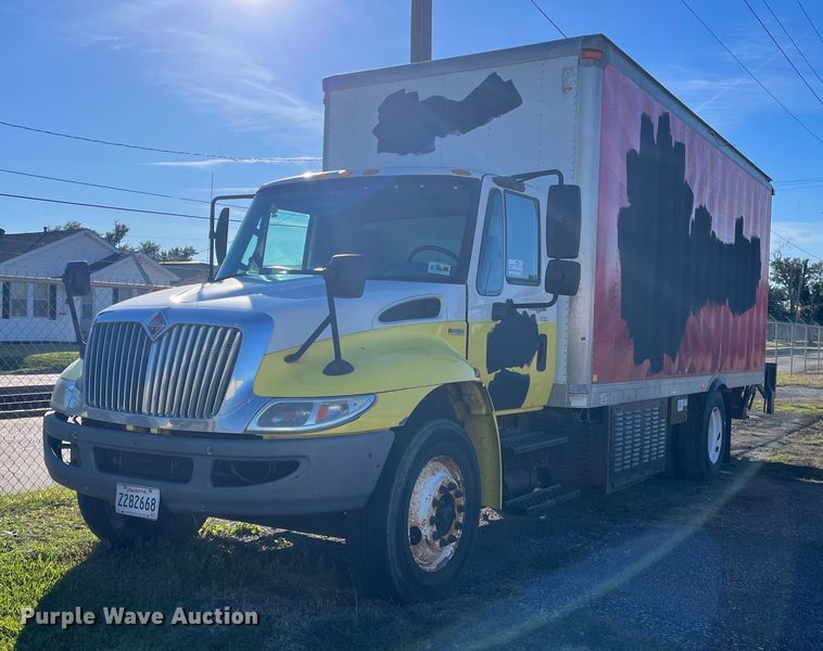 image for item DH8614 2011 International DuraStar 4300  refrigerated truck