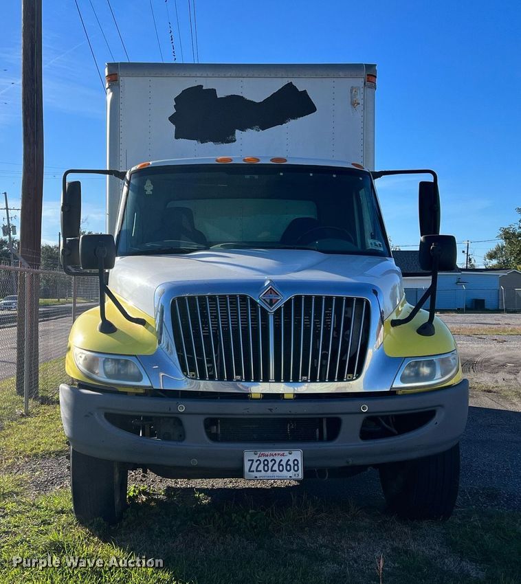 image for item DH8614 2011 International DuraStar 4300  refrigerated truck