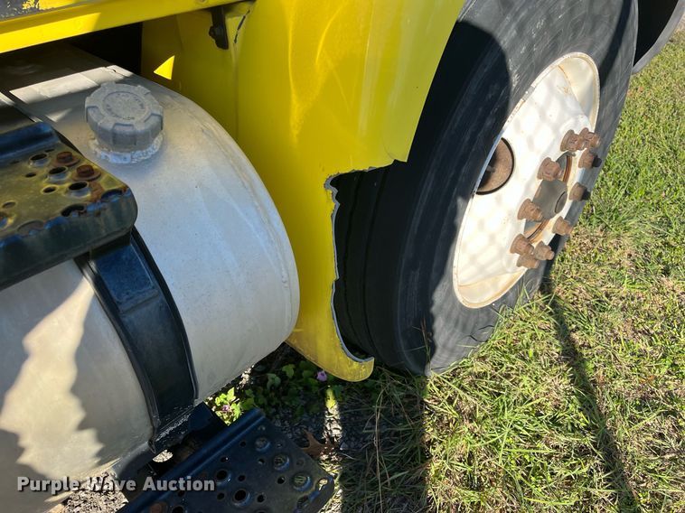 image for item DH8614 2011 International DuraStar 4300  refrigerated truck