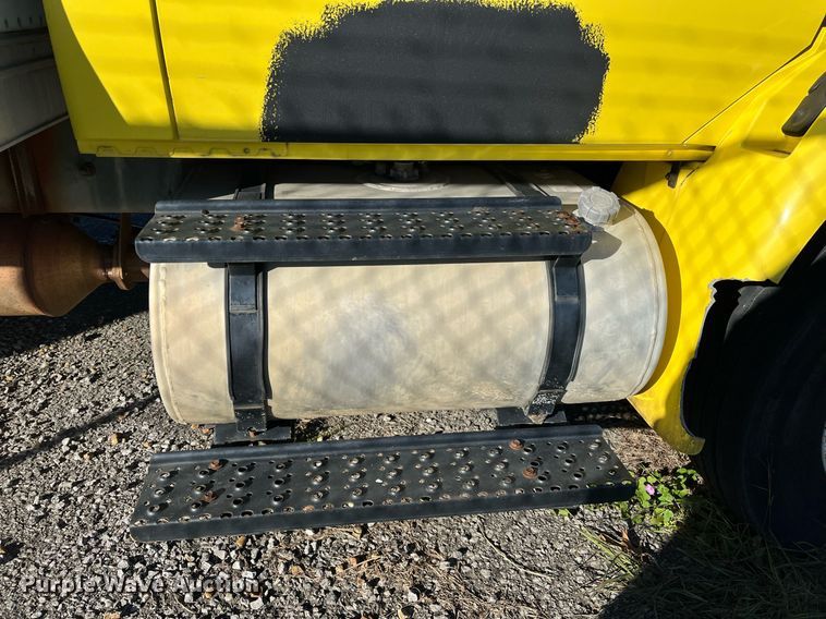 image for item DH8614 2011 International DuraStar 4300  refrigerated truck