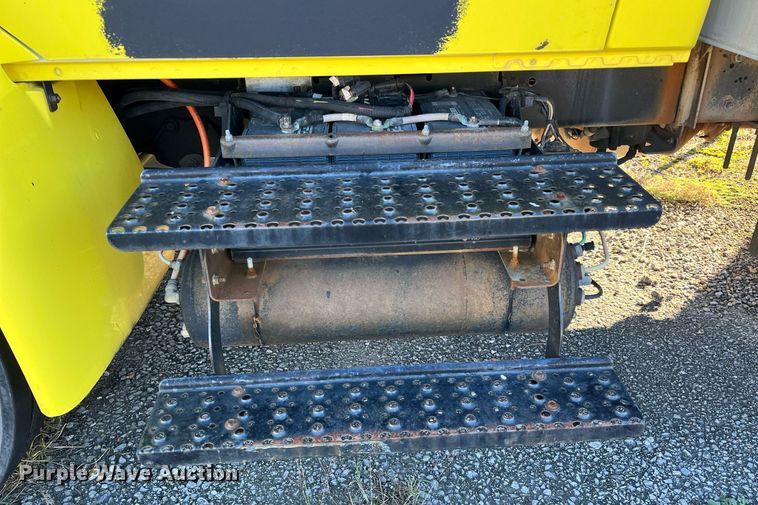 image for item DH8614 2011 International DuraStar 4300  refrigerated truck