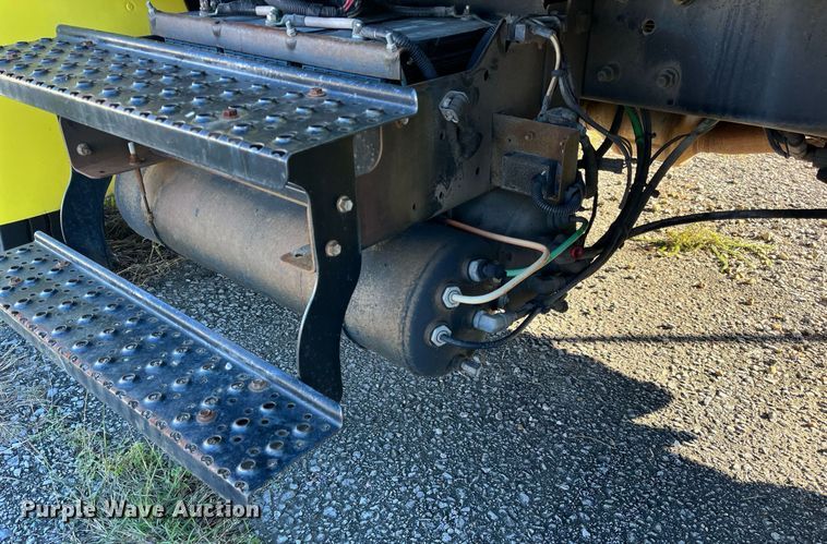 image for item DH8614 2011 International DuraStar 4300  refrigerated truck