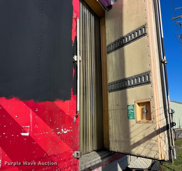 image for item DH8614 2011 International DuraStar 4300  refrigerated truck