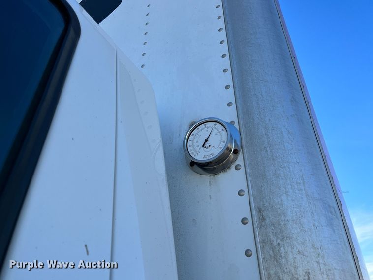 image for item DH8614 2011 International DuraStar 4300  refrigerated truck