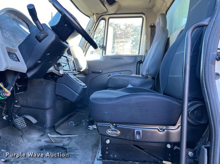 image for item DH8614 2011 International DuraStar 4300  refrigerated truck