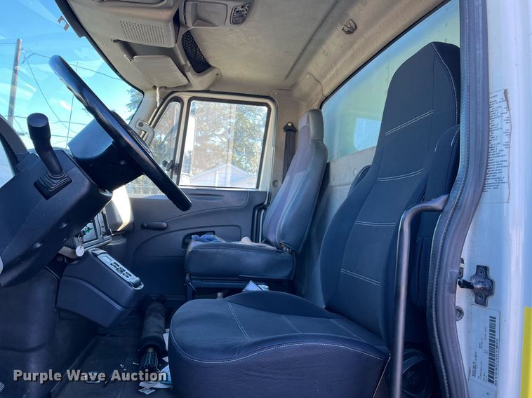 image for item DH8614 2011 International DuraStar 4300  refrigerated truck