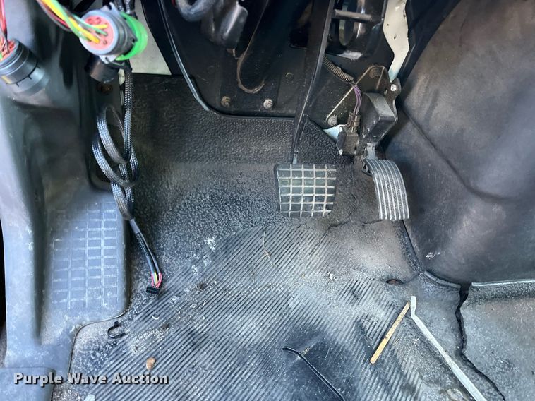 image for item DH8614 2011 International DuraStar 4300  refrigerated truck