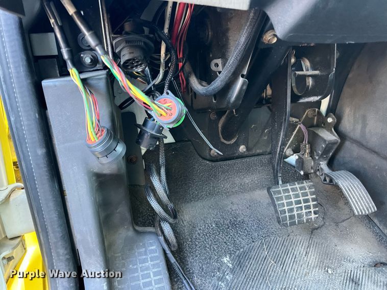 image for item DH8614 2011 International DuraStar 4300  refrigerated truck