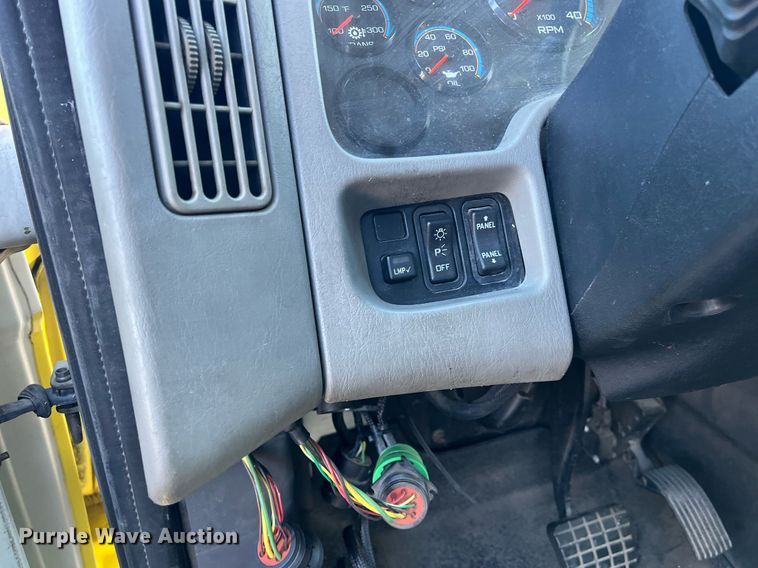 image for item DH8614 2011 International DuraStar 4300  refrigerated truck