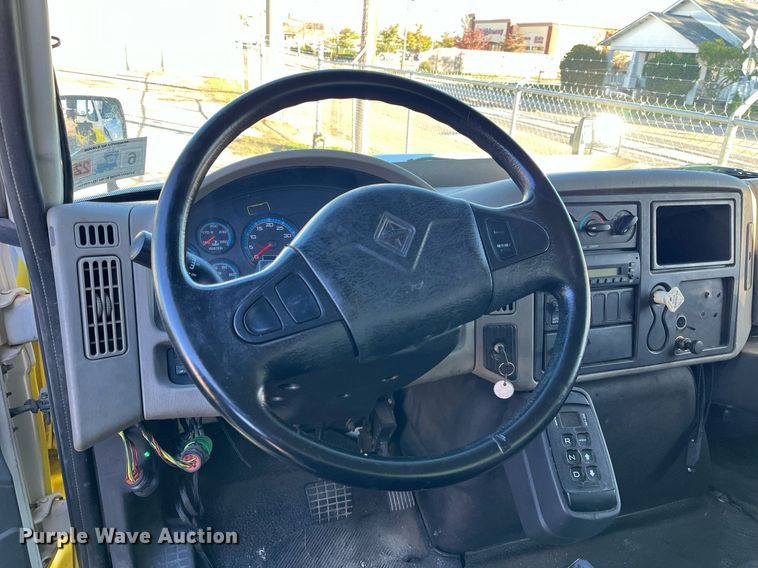 image for item DH8614 2011 International DuraStar 4300  refrigerated truck