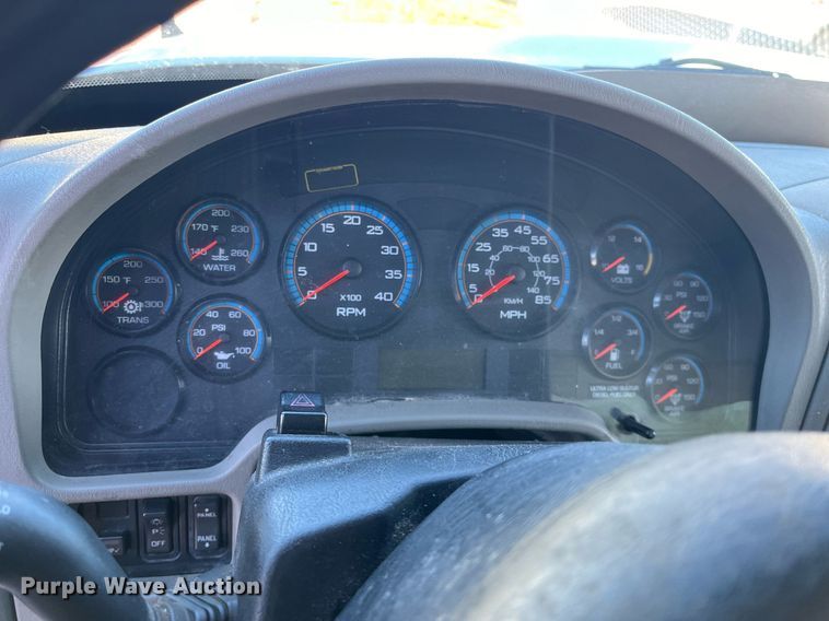 image for item DH8614 2011 International DuraStar 4300  refrigerated truck