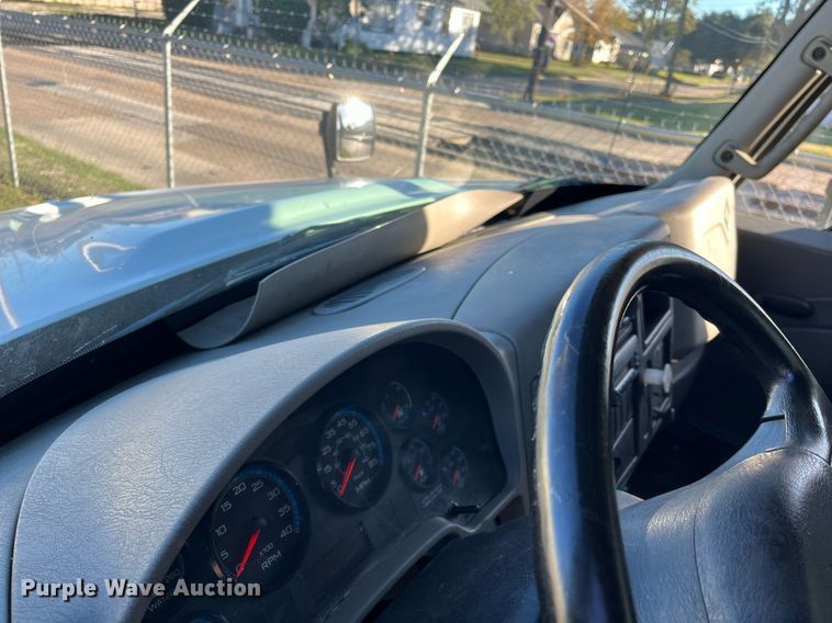 image for item DH8614 2011 International DuraStar 4300  refrigerated truck