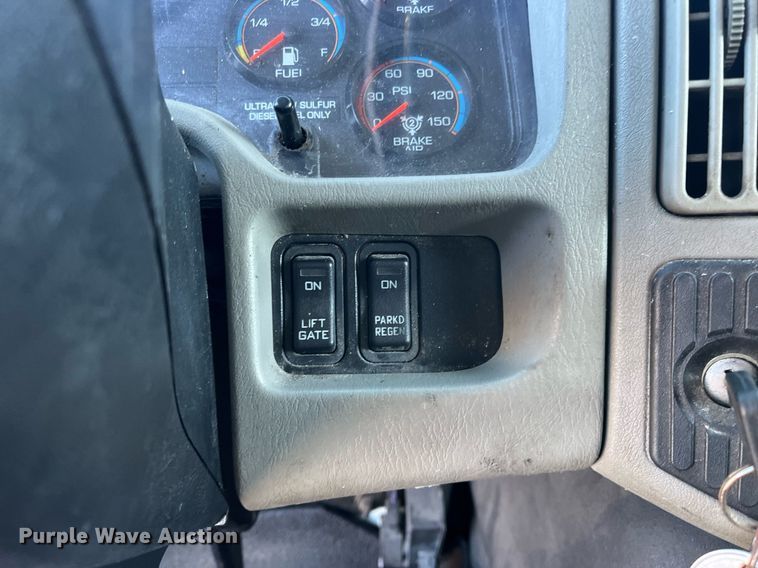 image for item DH8614 2011 International DuraStar 4300  refrigerated truck