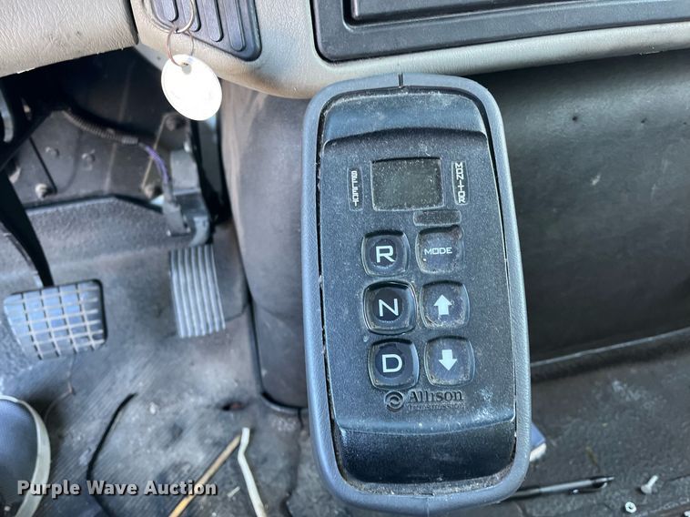 image for item DH8614 2011 International DuraStar 4300  refrigerated truck