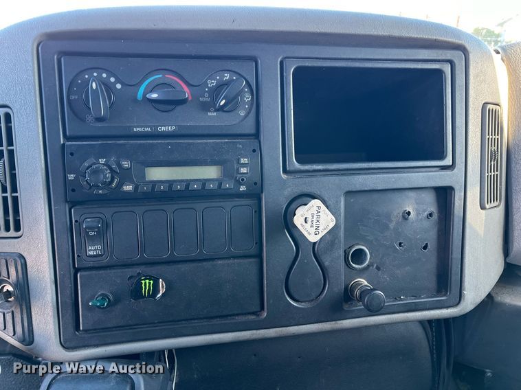 image for item DH8614 2011 International DuraStar 4300  refrigerated truck