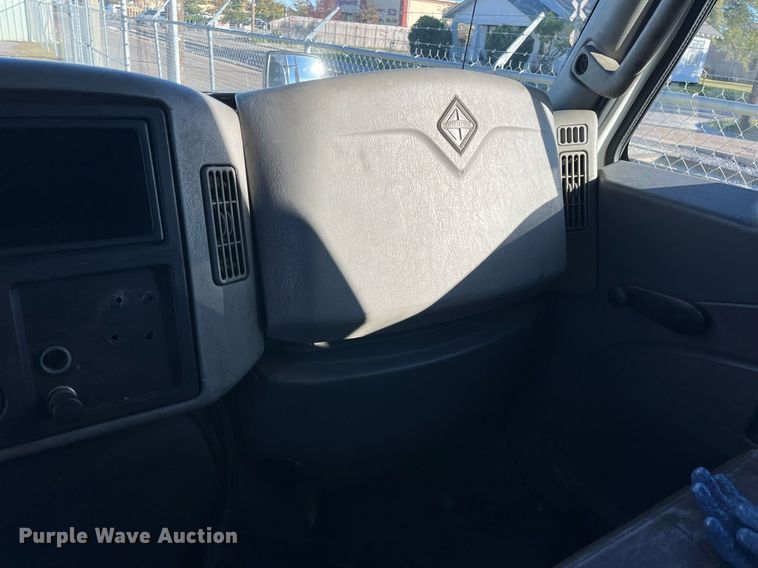 image for item DH8614 2011 International DuraStar 4300  refrigerated truck