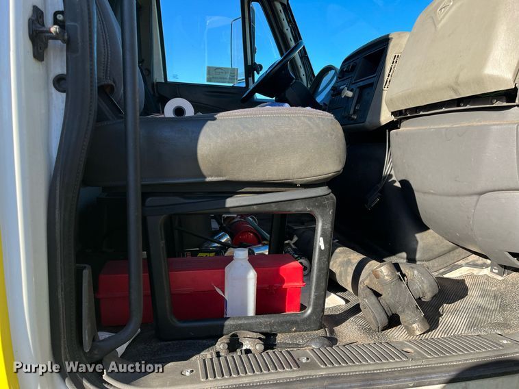 image for item DH8614 2011 International DuraStar 4300  refrigerated truck