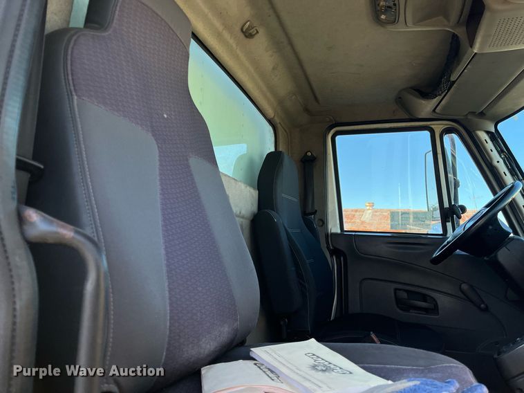 image for item DH8614 2011 International DuraStar 4300  refrigerated truck