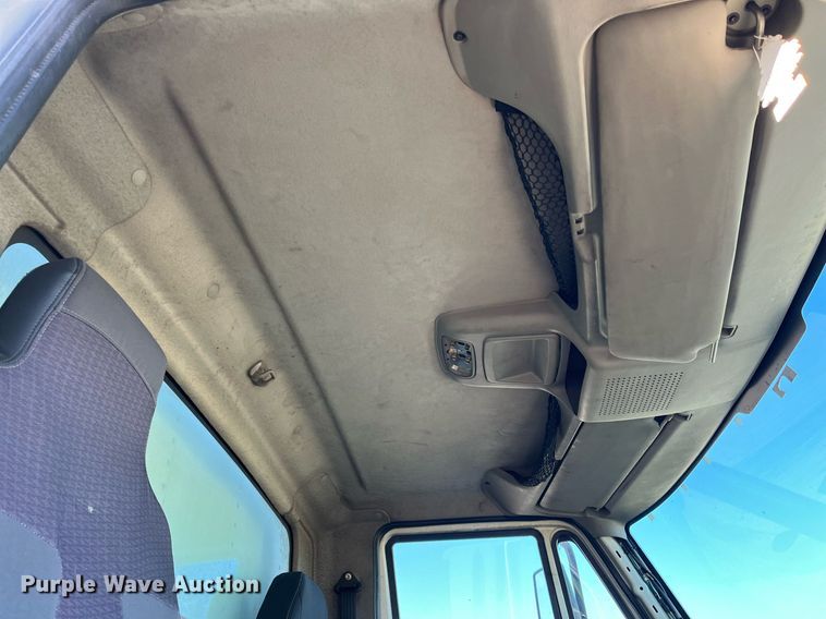 image for item DH8614 2011 International DuraStar 4300  refrigerated truck