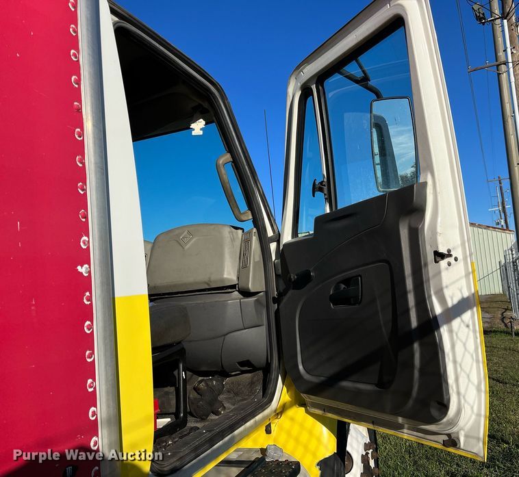 image for item DH8614 2011 International DuraStar 4300  refrigerated truck