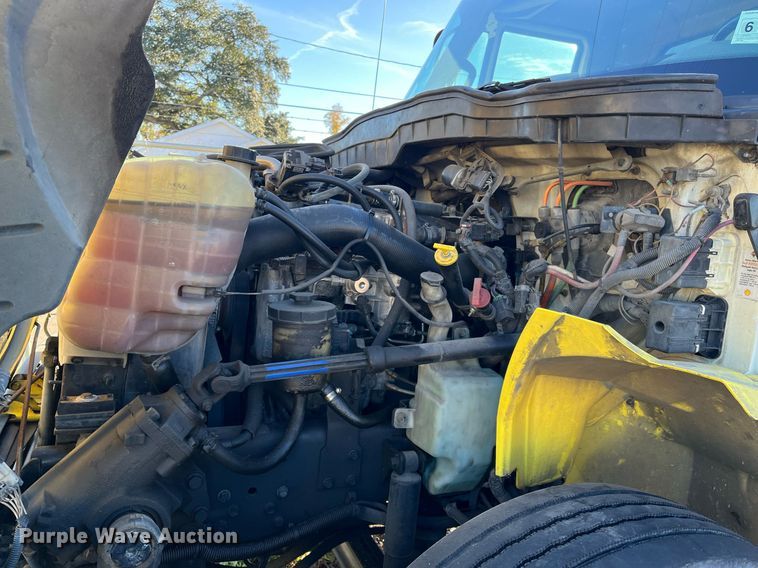 image for item DH8614 2011 International DuraStar 4300  refrigerated truck