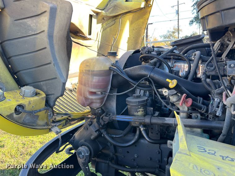 image for item DH8614 2011 International DuraStar 4300  refrigerated truck