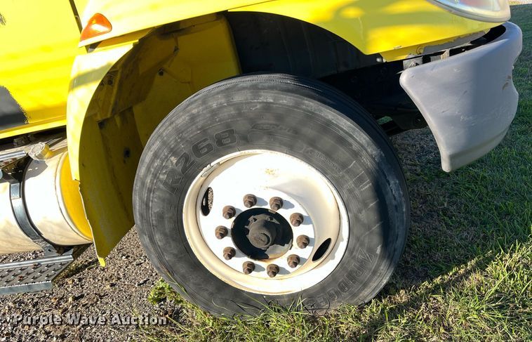 image for item DH8614 2011 International DuraStar 4300  refrigerated truck