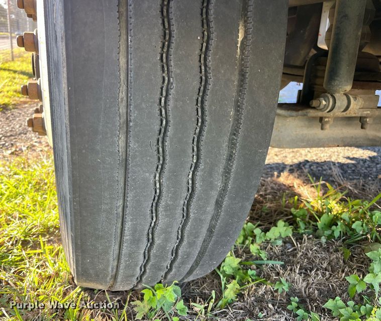 image for item DH8614 2011 International DuraStar 4300  refrigerated truck