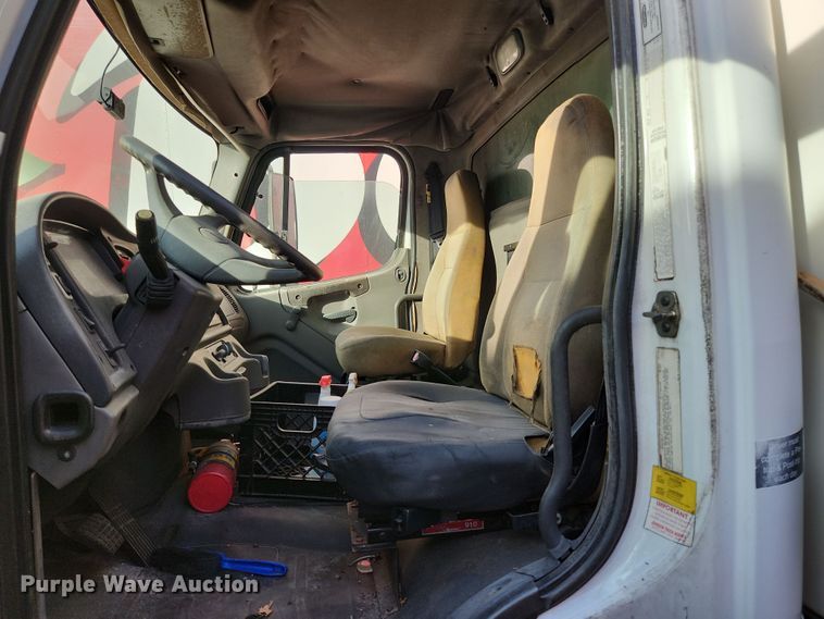 image for item DI6257 2004 Freightliner Business Class M2  refrigerated truck