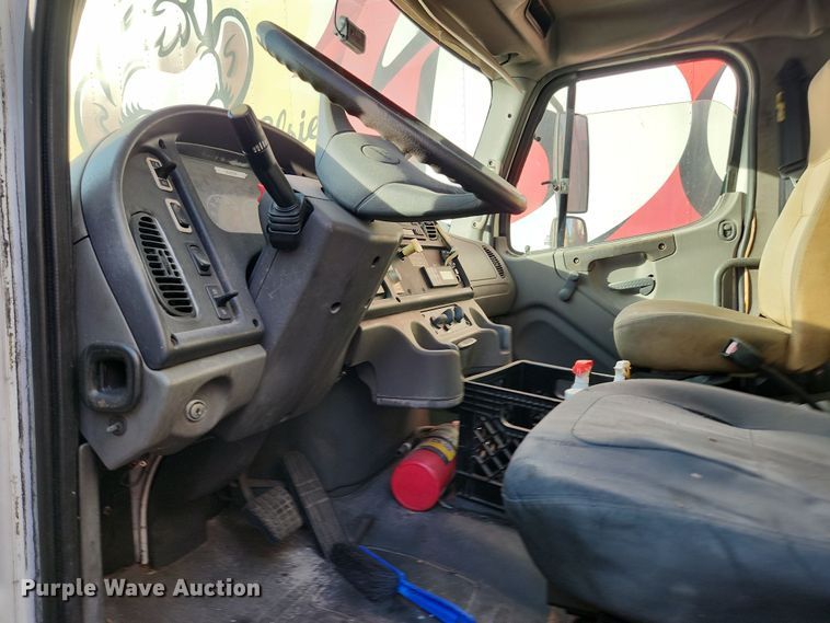 image for item DI6257 2004 Freightliner Business Class M2  refrigerated truck