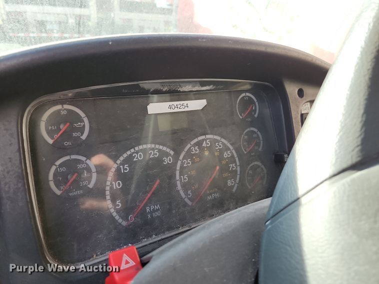 image for item DI6257 2004 Freightliner Business Class M2  refrigerated truck