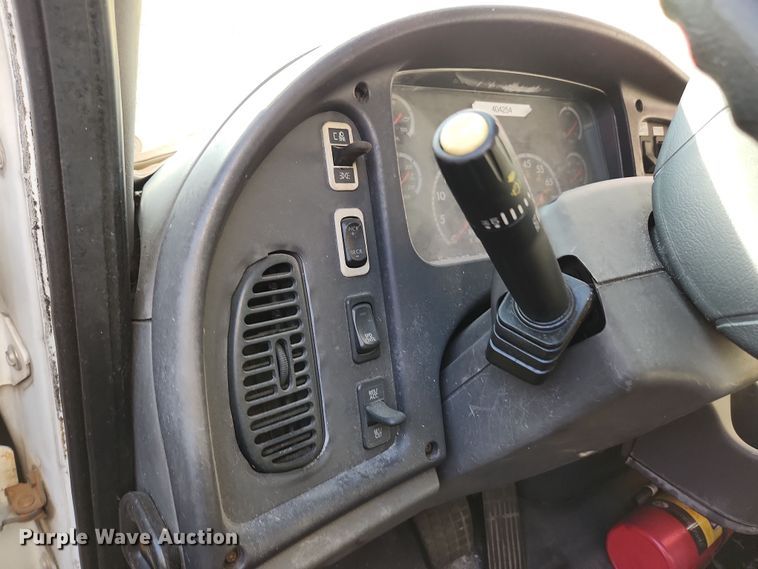 image for item DI6257 2004 Freightliner Business Class M2  refrigerated truck