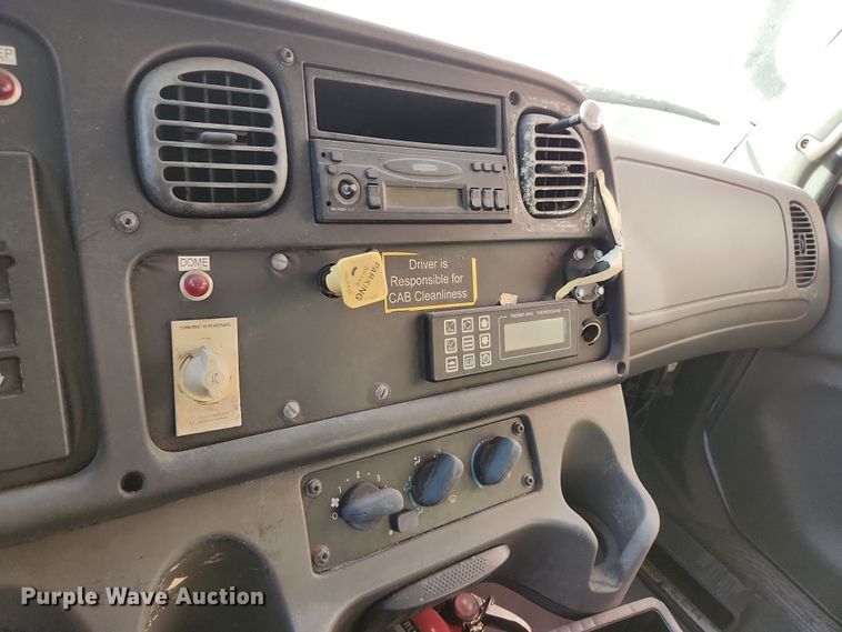 image for item DI6257 2004 Freightliner Business Class M2  refrigerated truck