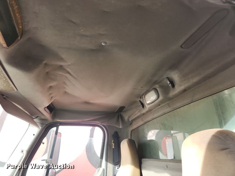 image for item DI6257 2004 Freightliner Business Class M2  refrigerated truck