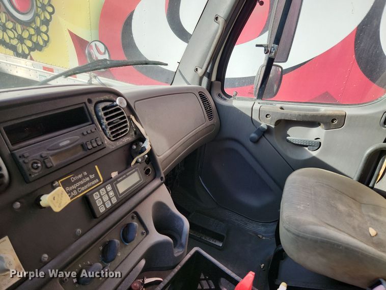 image for item DI6257 2004 Freightliner Business Class M2  refrigerated truck