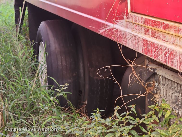 image for item DI6257 2004 Freightliner Business Class M2  refrigerated truck