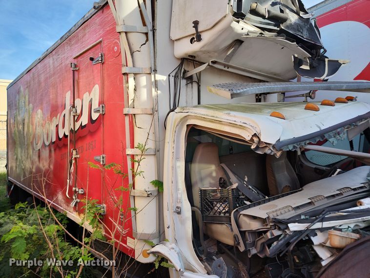 image for item DI6258 2004 Freightliner Business Class M2  refrigerated truck