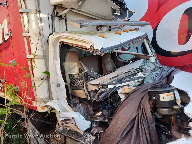 image for item DI6258 2004 Freightliner Business Class M2  refrigerated truck